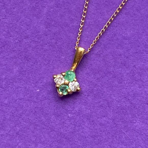 Jewelry - 💛 10k Yellow Gold Flower Emerald & Diamond Necklace